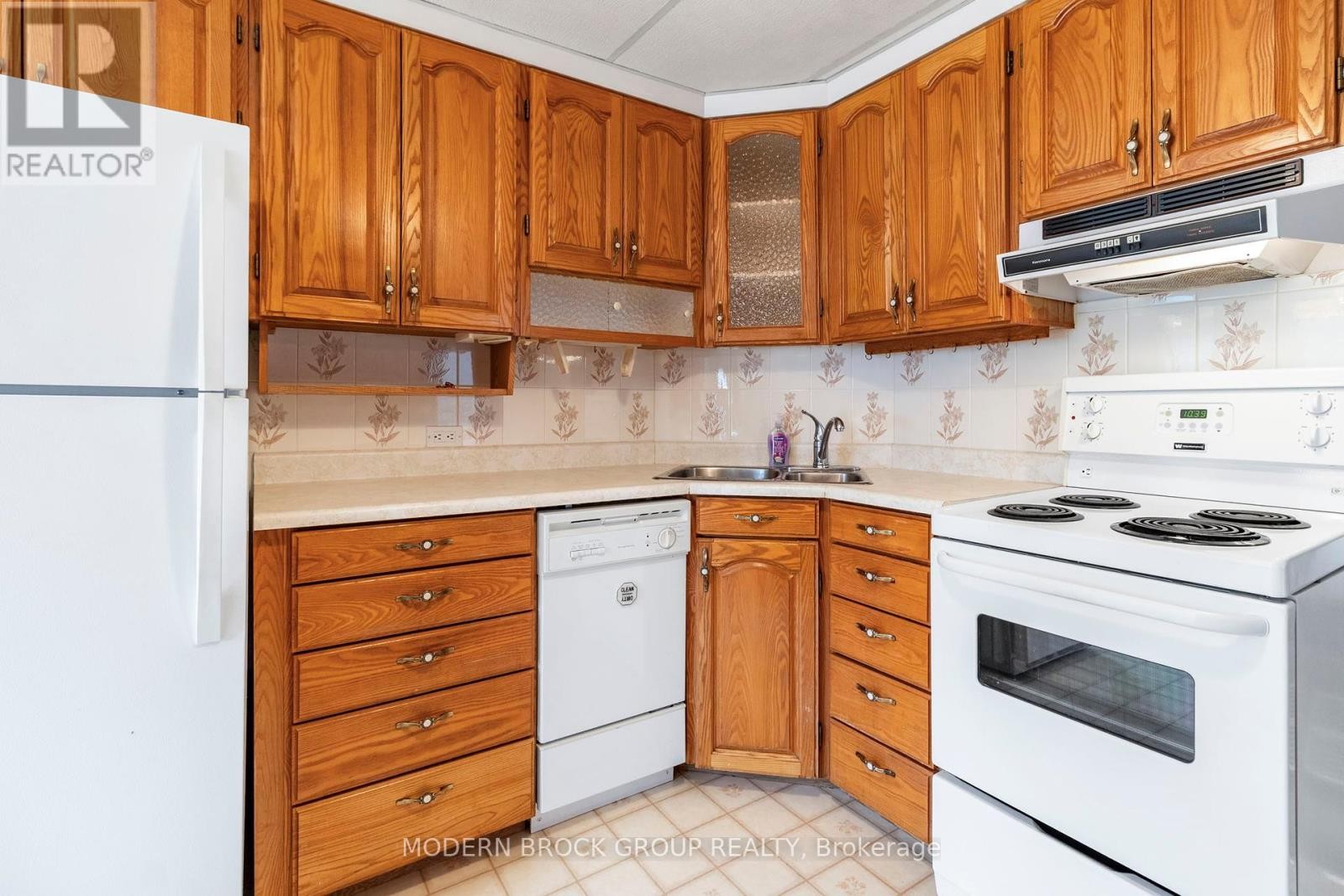 












35 BROADWAY AVENUE

,
Brockville,




Ontario
K6V1T9

