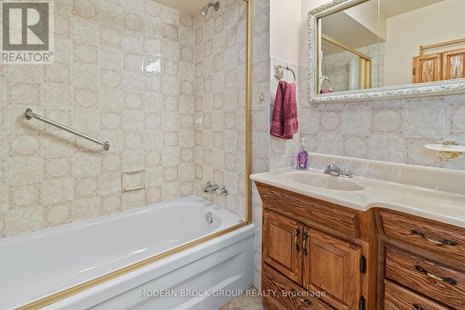 












35 BROADWAY AVENUE

,
Brockville,




Ontario
K6V1T9

