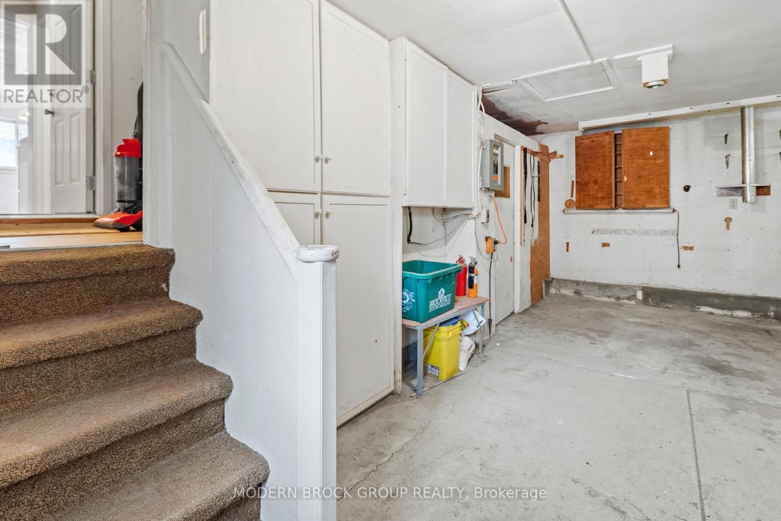 












35 BROADWAY AVENUE

,
Brockville,




Ontario
K6V1T9

