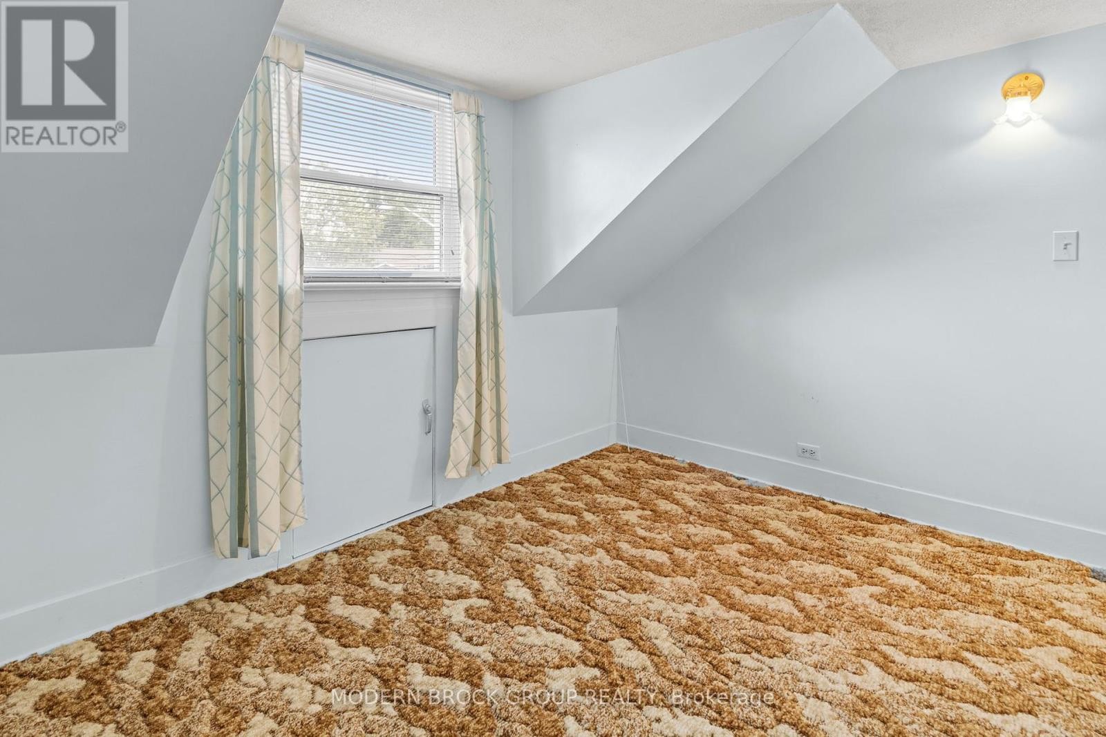 












35 BROADWAY AVENUE

,
Brockville,




Ontario
K6V1T9

