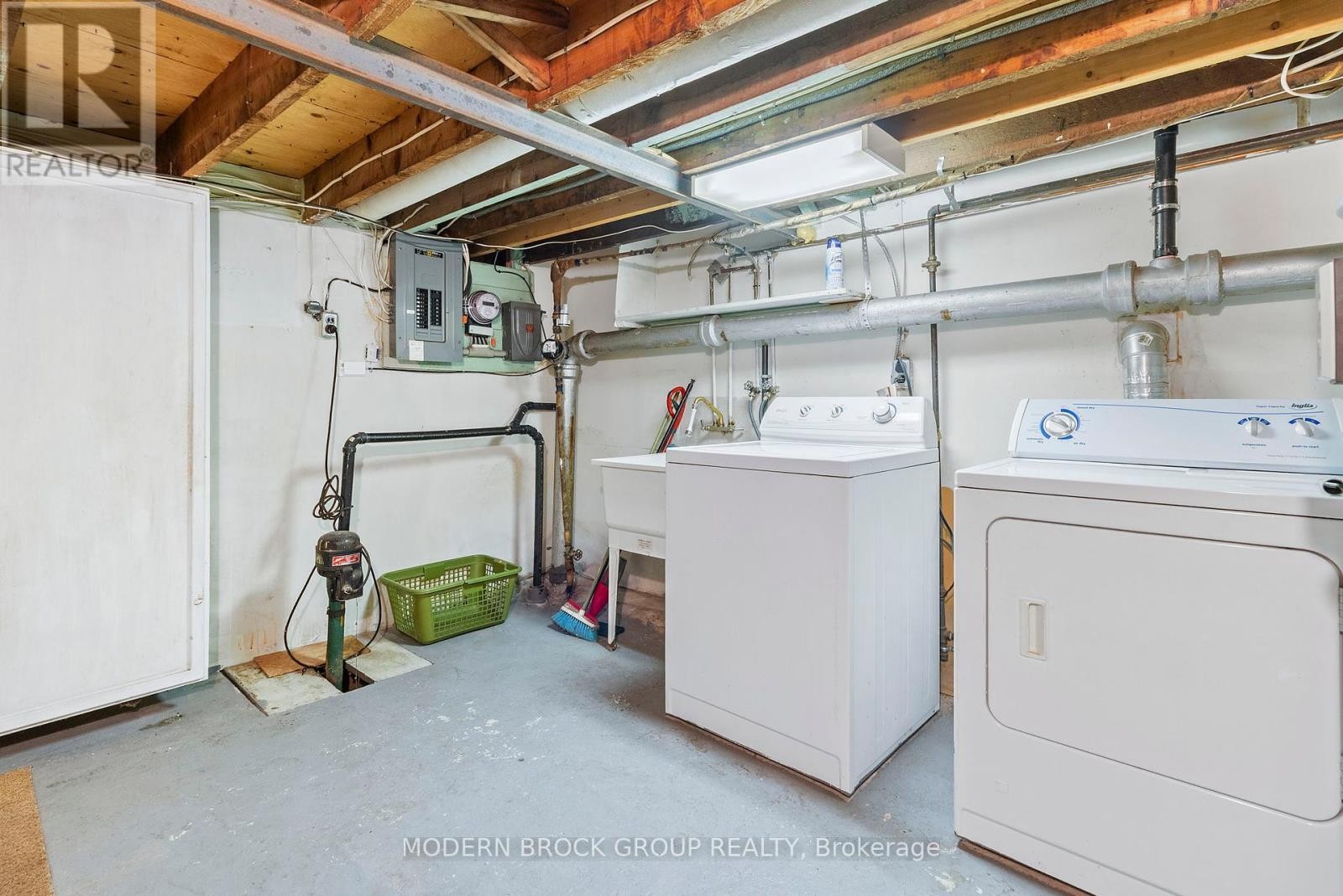 












35 BROADWAY AVENUE

,
Brockville,




Ontario
K6V1T9

