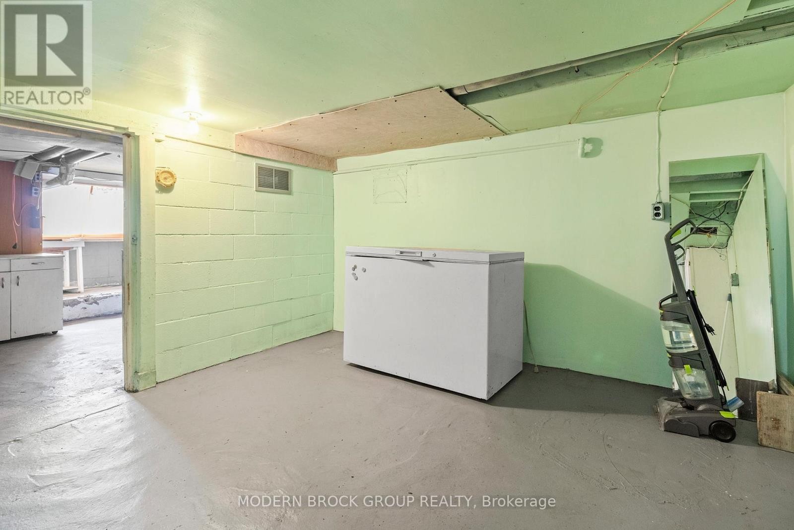 












35 BROADWAY AVENUE

,
Brockville,




Ontario
K6V1T9

