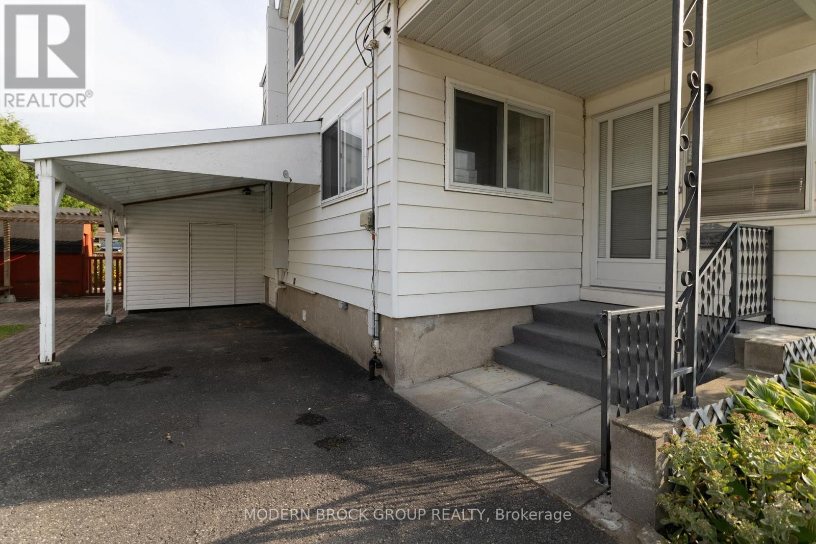 












35 BROADWAY AVENUE

,
Brockville,




Ontario
K6V1T9

