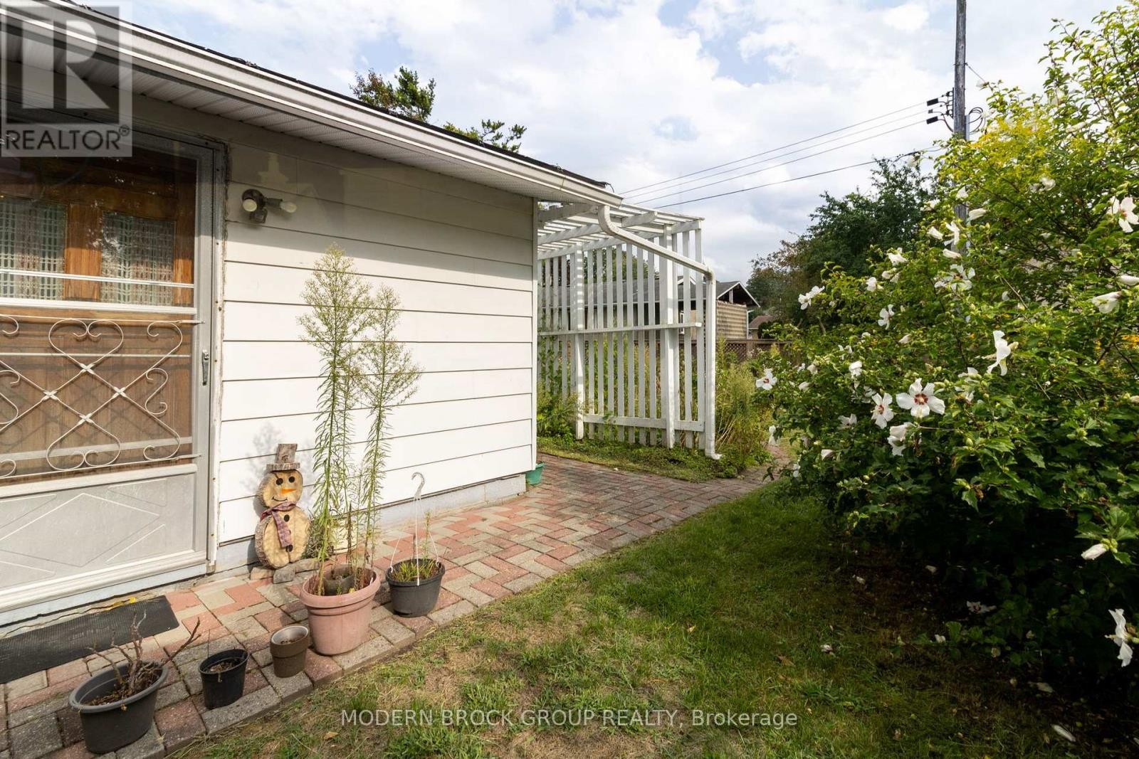












35 BROADWAY AVENUE

,
Brockville,




Ontario
K6V1T9

