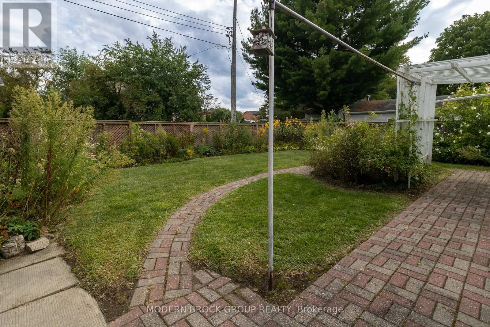 












35 BROADWAY AVENUE

,
Brockville,




Ontario
K6V1T9

