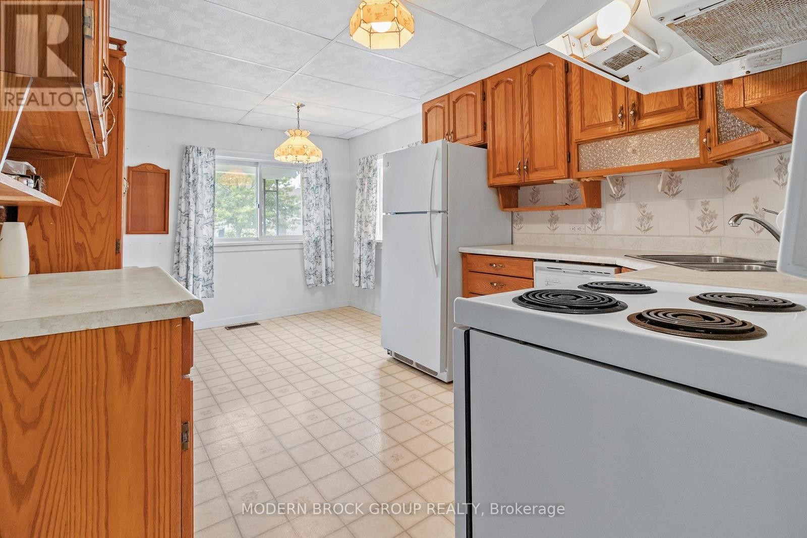 












35 BROADWAY AVENUE

,
Brockville,




Ontario
K6V1T9

