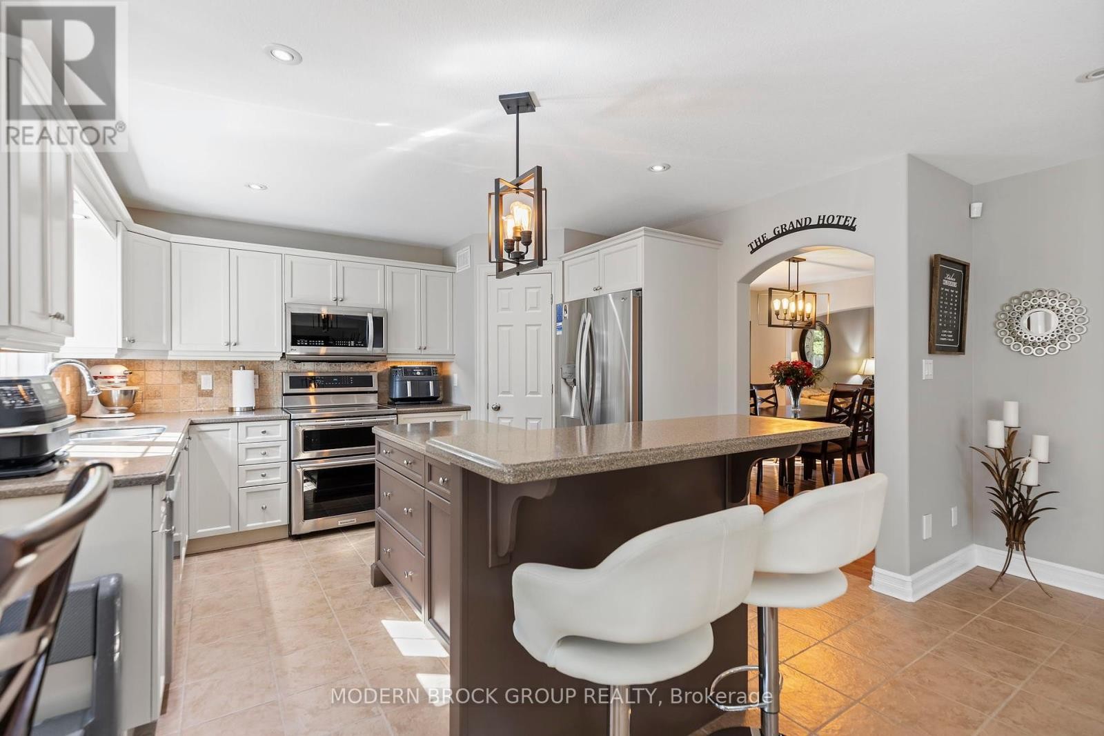 












1021 KINGSWOOD STREET

,
Brockville,




Ontario
K6V7G1

