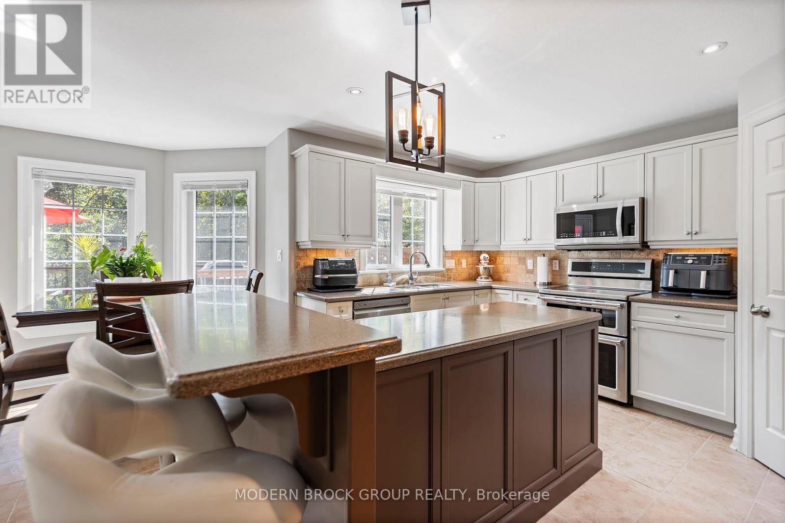 












1021 KINGSWOOD STREET

,
Brockville,




Ontario
K6V7G1

