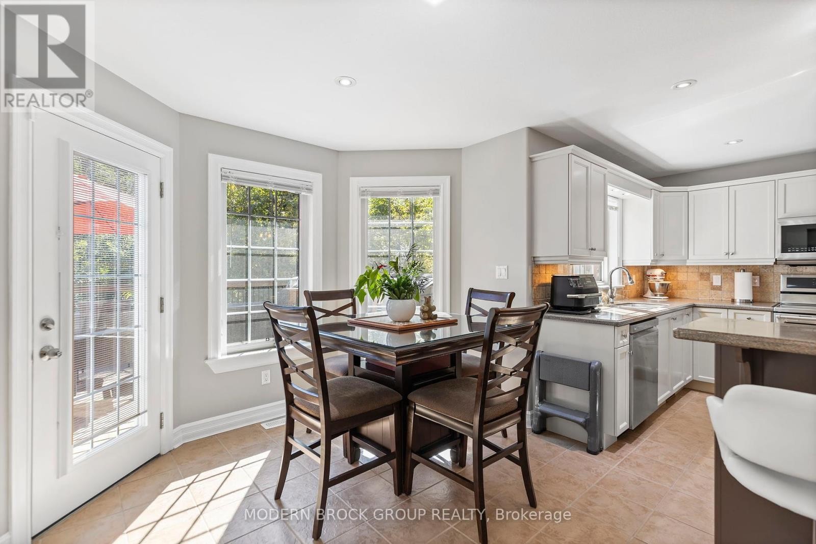 












1021 KINGSWOOD STREET

,
Brockville,




Ontario
K6V7G1

