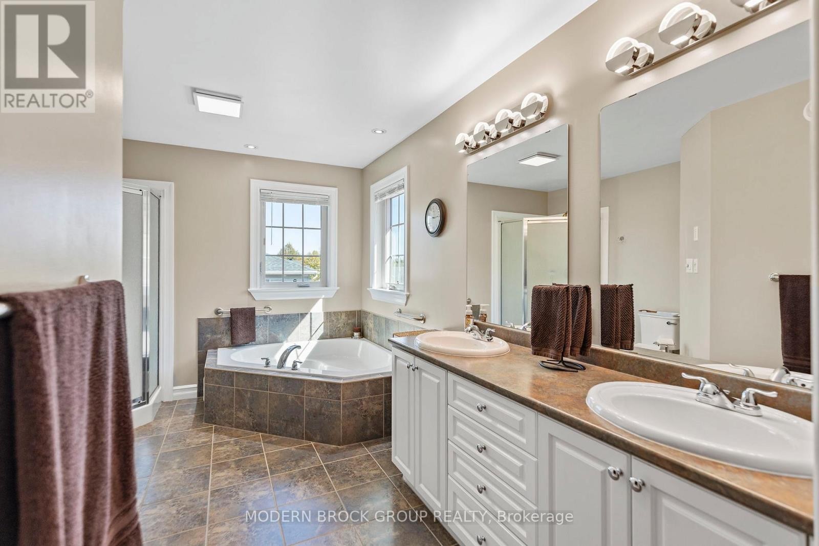 












1021 KINGSWOOD STREET

,
Brockville,




Ontario
K6V7G1

