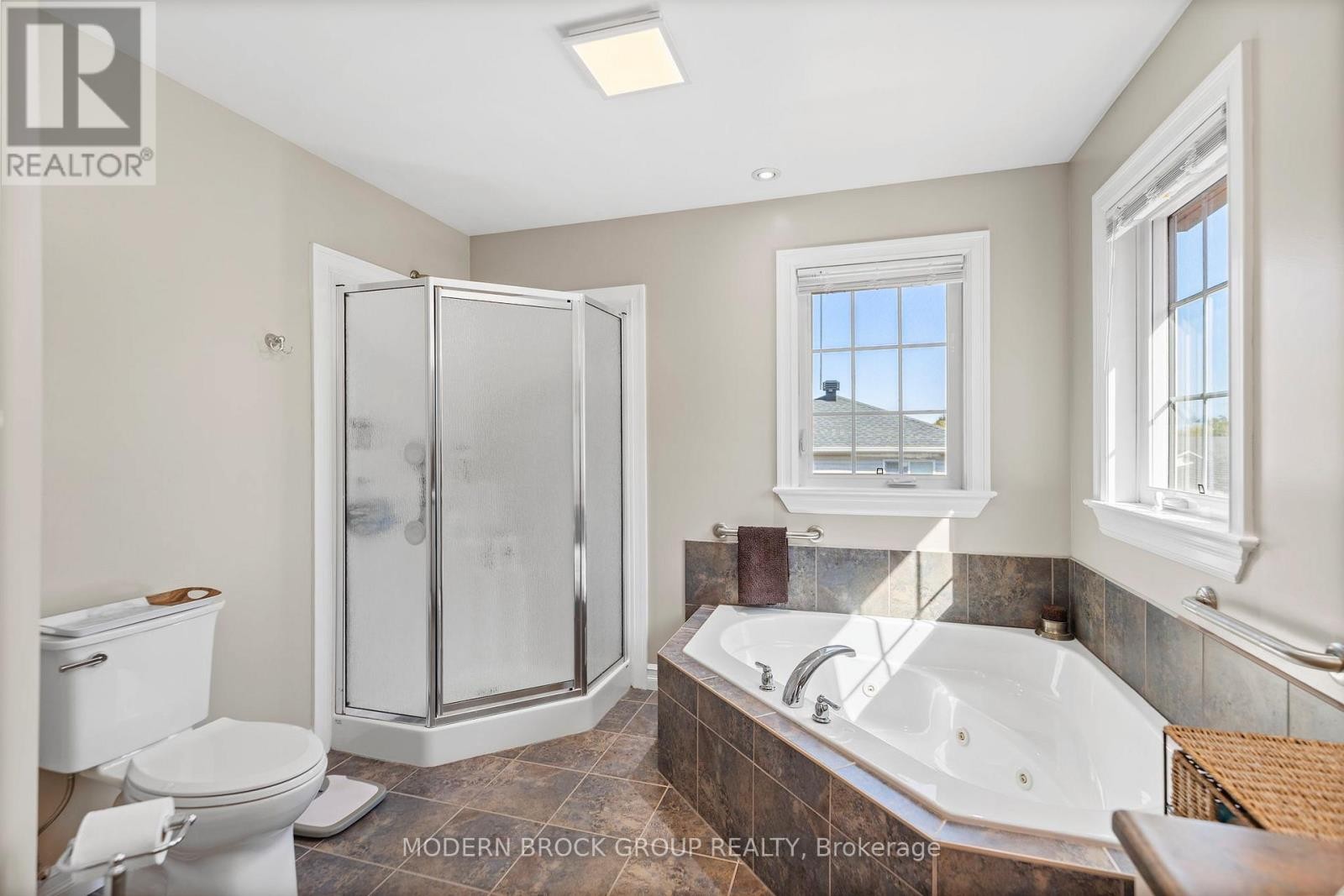 












1021 KINGSWOOD STREET

,
Brockville,




Ontario
K6V7G1

