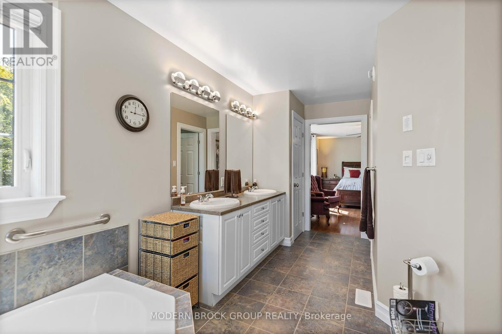 












1021 KINGSWOOD STREET

,
Brockville,




Ontario
K6V7G1

