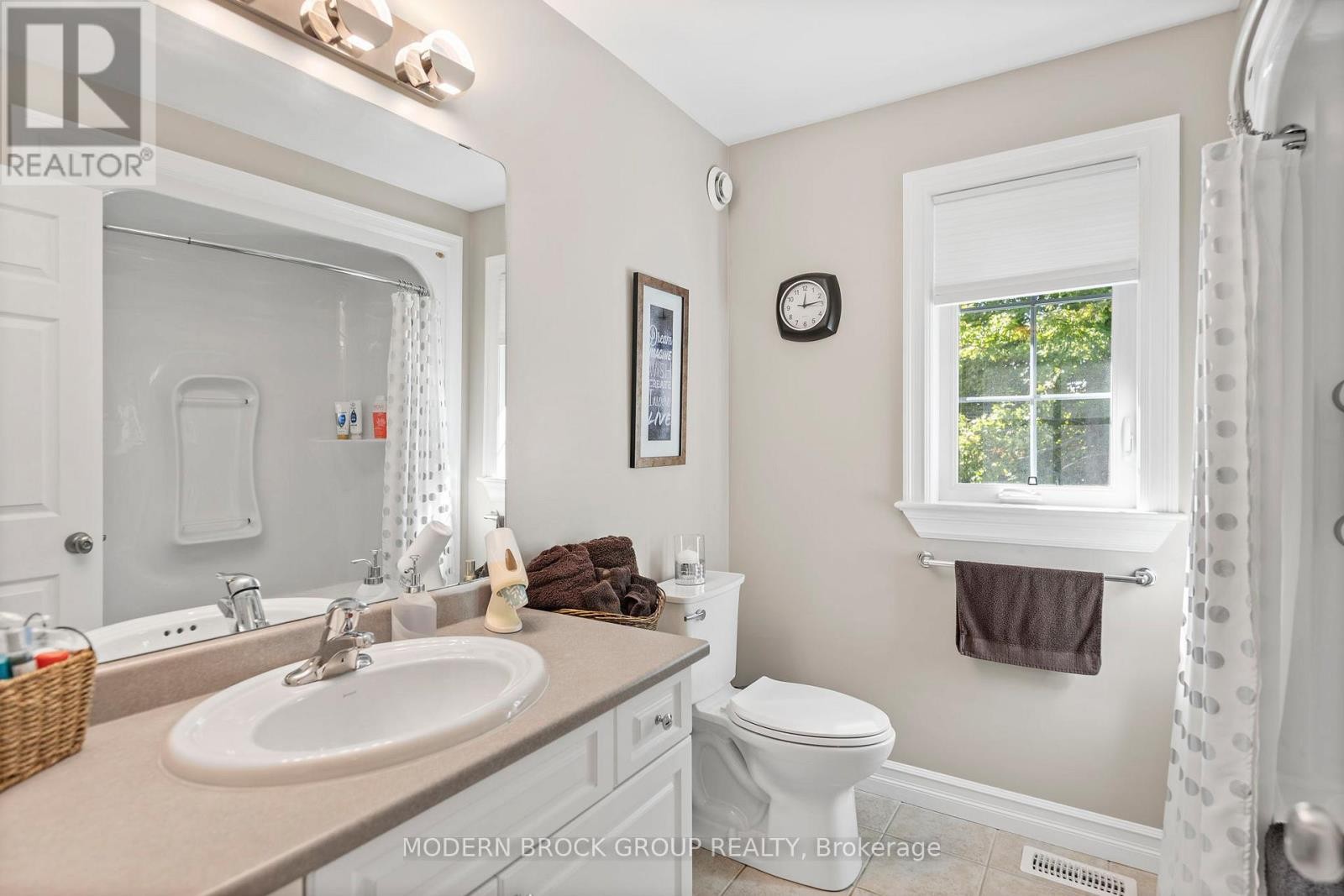 












1021 KINGSWOOD STREET

,
Brockville,




Ontario
K6V7G1

