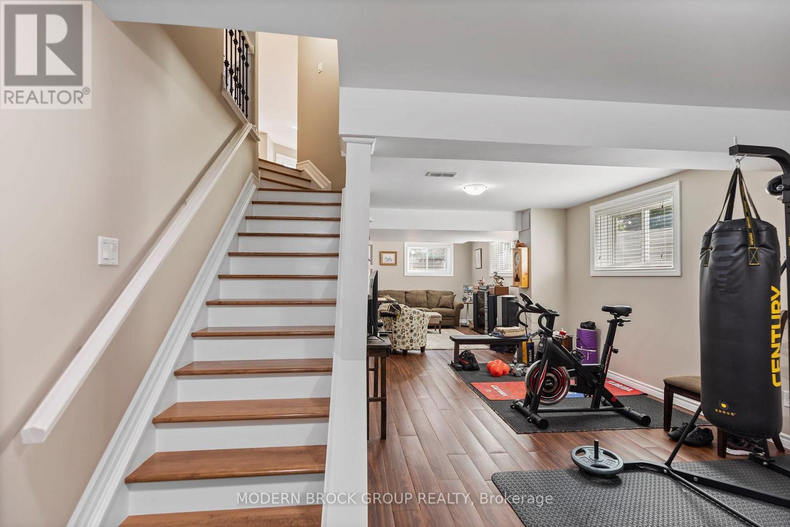 












1021 KINGSWOOD STREET

,
Brockville,




Ontario
K6V7G1

