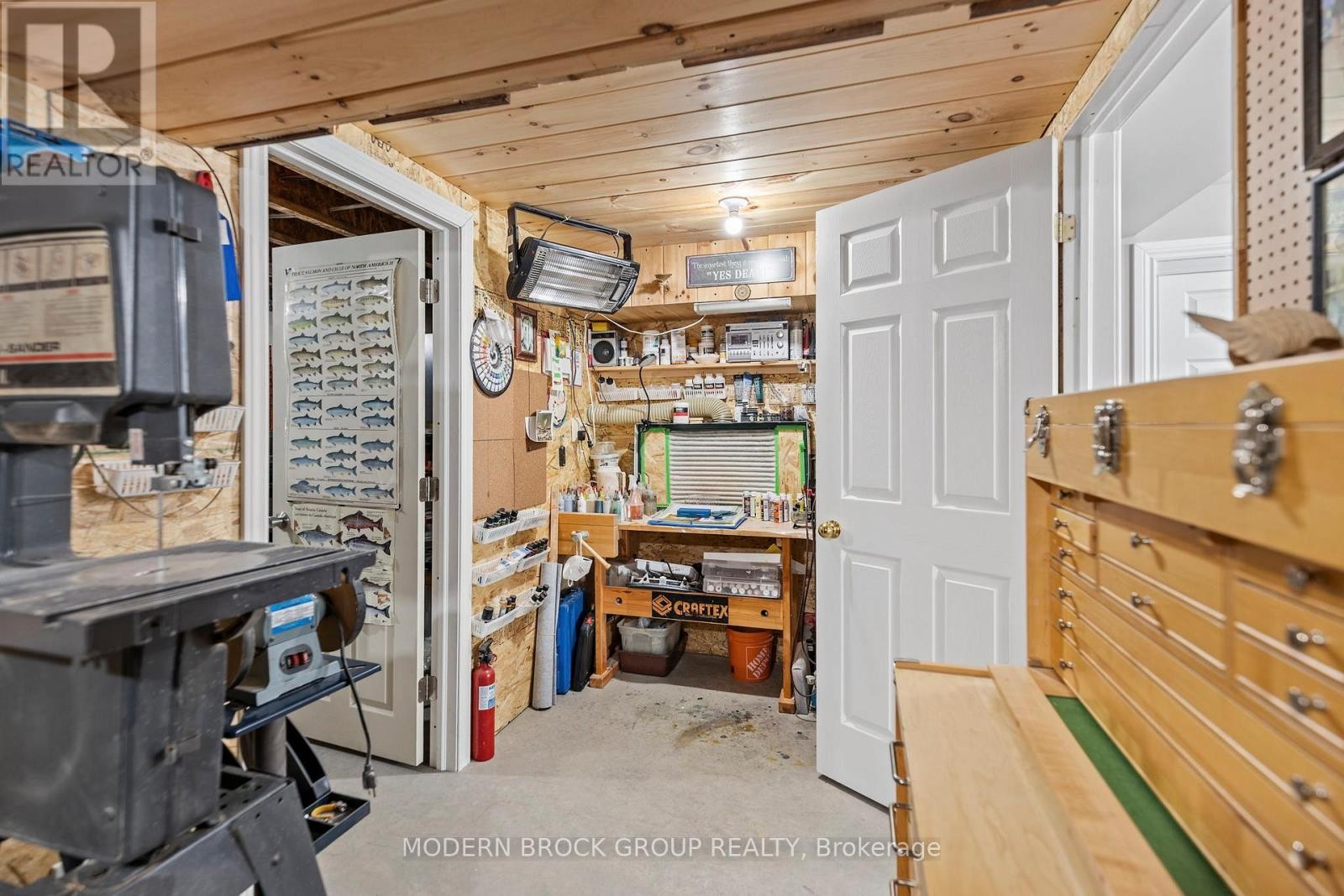 












1021 KINGSWOOD STREET

,
Brockville,




Ontario
K6V7G1

